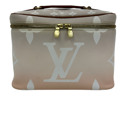 Vanity Case, vista frontal